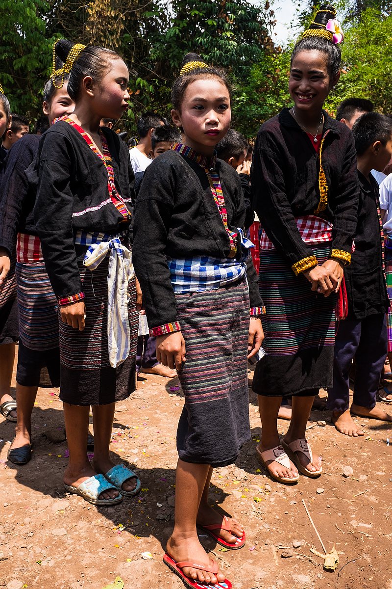 Ban Na Hin, nowowroczny pokaz tańca (Laos 2015)